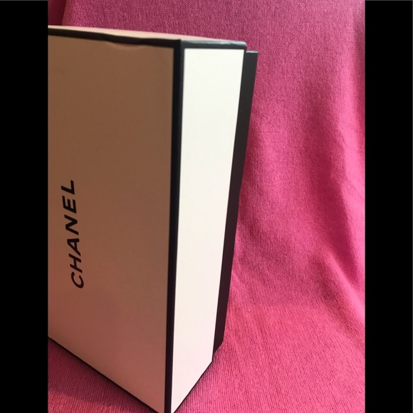 Chanel Gift Box - Picture 9 of 11